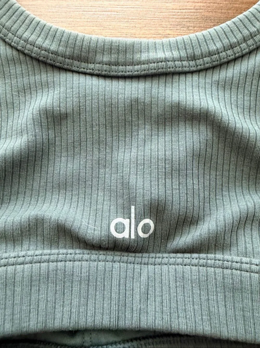 Alo Yoga Sage Green Ribbed Sports Bra Size M Scoop Neck Athleisure Activewear